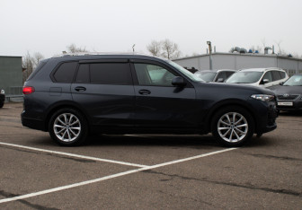 Подержанный автомобиль BMW X7 2020 года (4 фото)