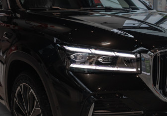 Подержанный автомобиль Geely Monjaro 2025 года (26 фото)