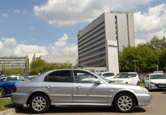 Подержанный автомобиль Hyundai Sonata 2008 года (3 фото)