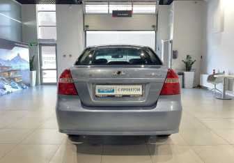 Подержанный автомобиль Chevrolet Aveo Sedan 2006 года (5 фото)