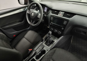 Подержанный автомобиль Skoda Octavia Liftback 2017 года (11 фото)