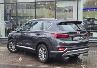 Подержанный автомобиль Hyundai Santa Fe 2018 года (6 фото)