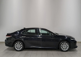 Подержанный автомобиль Toyota Camry Sedan 2019 года (4 фото)