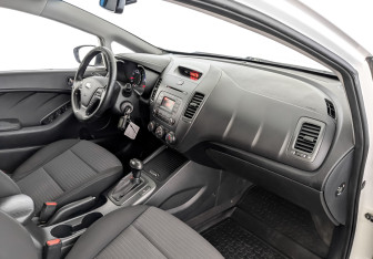 Подержанный автомобиль Kia Cerato Sedan 2015 года (11 фото)