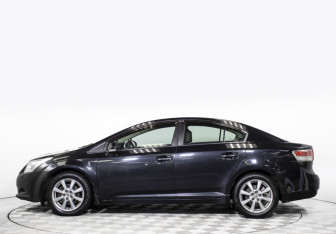 Подержанный автомобиль Toyota Avensis Sedan 2011 года (8 фото)