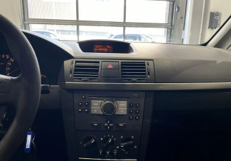 Подержанный автомобиль Opel Meriva 2007 года (15 фото)