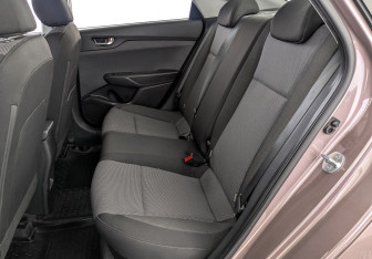 Подержанный автомобиль Hyundai Solaris Sedan 2021 года (18 фото)