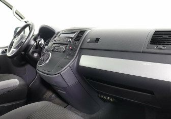 Подержанный автомобиль Volkswagen Multivan 2014 года (6 фото)
