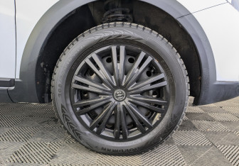 Подержанный автомобиль LADA (ВАЗ) Vesta Wagon 2019 года (18 фото)