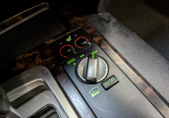 Подержанный автомобиль Toyota Land Cruiser Suv 2010 года (27 фото)