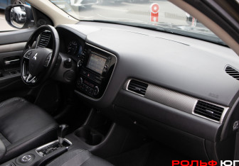 Подержанный автомобиль Mitsubishi Outlander 2015 года (7 фото)