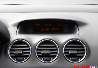 Подержанный автомобиль Peugeot 308 Hatchback 2010 года (14 фото)