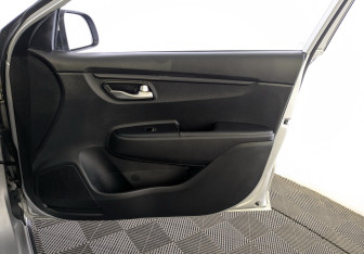 Подержанный автомобиль Kia Rio Hatchback 2022 года (22 фото)