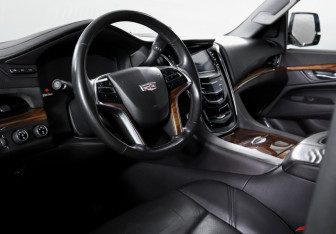 Подержанный автомобиль Cadillac Escalade Suv 2015 года (14 фото)