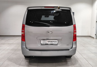 Подержанный автомобиль Hyundai Grand Starex 2015 года (6 фото)