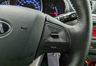 Подержанный автомобиль Kia Rio Hatchback 2014 года (27 фото)