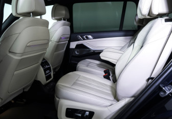 Подержанный автомобиль BMW X7 2019 года (12 фото)