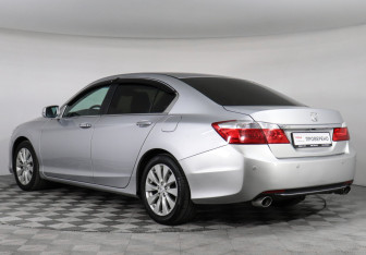 Подержанный автомобиль Honda Accord Sedan 2013 года (4 фото)