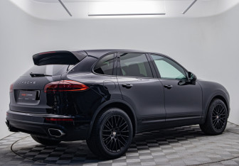 Подержанный автомобиль Porsche Cayenne 2015 года (5 фото)