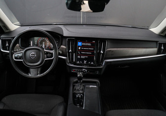 Подержанный автомобиль Volvo V90 Cross Country 2018 года (10 фото)
