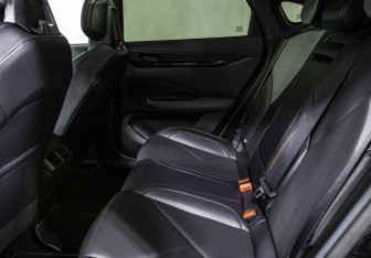 Подержанный автомобиль Changan UNI-V 2023 года (15 фото)