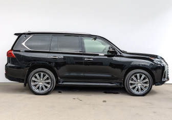 Подержанный автомобиль Lexus LX 2017 года (4 фото)