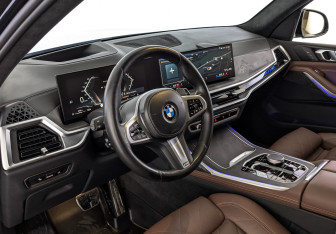 Подержанный автомобиль BMW X7 2024 года (16 фото)