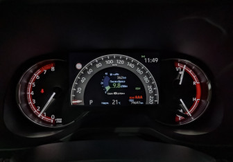 Подержанный автомобиль Toyota RAV4 2020 года (16 фото)