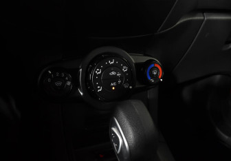 Подержанный автомобиль Ford Fiesta Sedan 2016 года (15 фото)