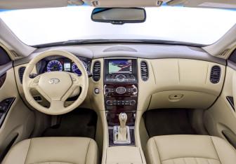 Подержанный автомобиль Infiniti EX 2011 года (14 фото)