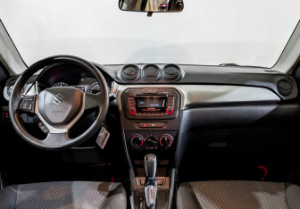 Подержанный автомобиль Suzuki Vitara 2016 года (14 фото)