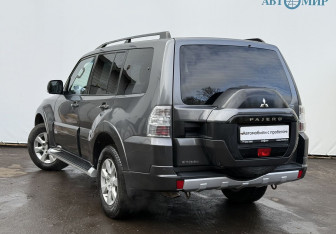Подержанный автомобиль Mitsubishi Pajero 2014 года (7 фото)