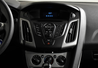 Подержанный автомобиль Ford Focus Sedan 2013 года (12 фото)