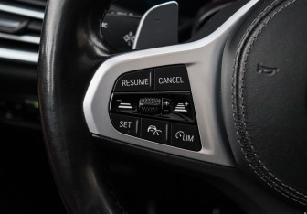 Подержанный автомобиль BMW X7 2021 года (38 фото)