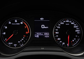 Подержанный автомобиль Audi A3 Sedan 2017 года (10 фото)