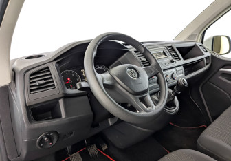 Подержанный автомобиль Volkswagen Caravelle 2019 года (16 фото)