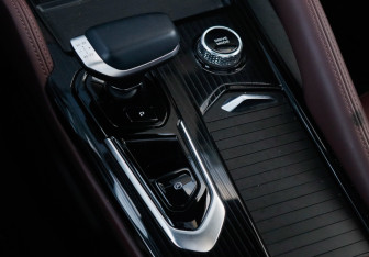 Подержанный автомобиль Geely Monjaro 2023 года (25 фото)