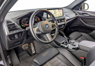 Подержанный автомобиль BMW X4 2024 года (16 фото)