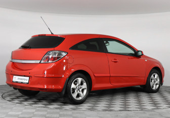Подержанный автомобиль Opel Astra Hatchback 2007 года (5 фото)