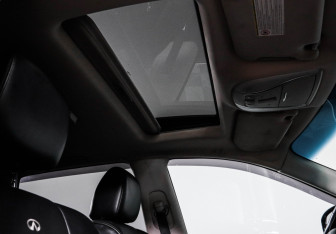 Подержанный автомобиль Infiniti JX 2013 года (17 фото)