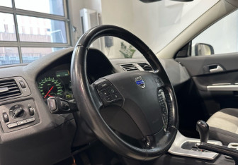 Подержанный автомобиль Volvo C30 2011 года (12 фото)