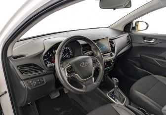 Подержанный автомобиль Hyundai Solaris Sedan 2022 года (16 фото)