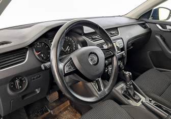 Подержанный автомобиль Skoda Octavia Liftback 2015 года (16 фото)