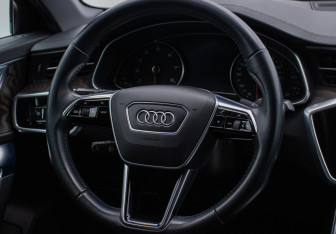 Подержанный автомобиль Audi A6 Sedan 2020 года (15 фото)