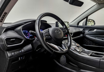 Подержанный автомобиль Hyundai Santa Fe 2021 года (16 фото)
