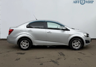 Подержанный автомобиль Chevrolet Aveo Sedan 2012 года (4 фото)