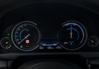 Подержанный автомобиль BMW X6 2018 года (11 фото)