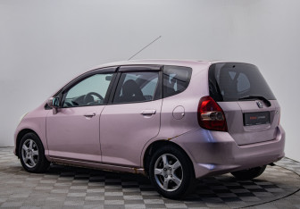 Подержанный автомобиль Honda Jazz 2008 года (3 фото)