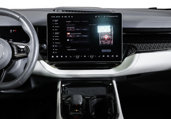 Подержанный автомобиль Zeekr 009 2023 года (18 фото)