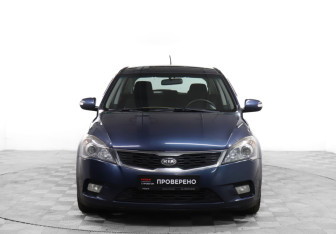 Подержанный автомобиль Kia Ceed Hatchback 2010 года (2 фото)
